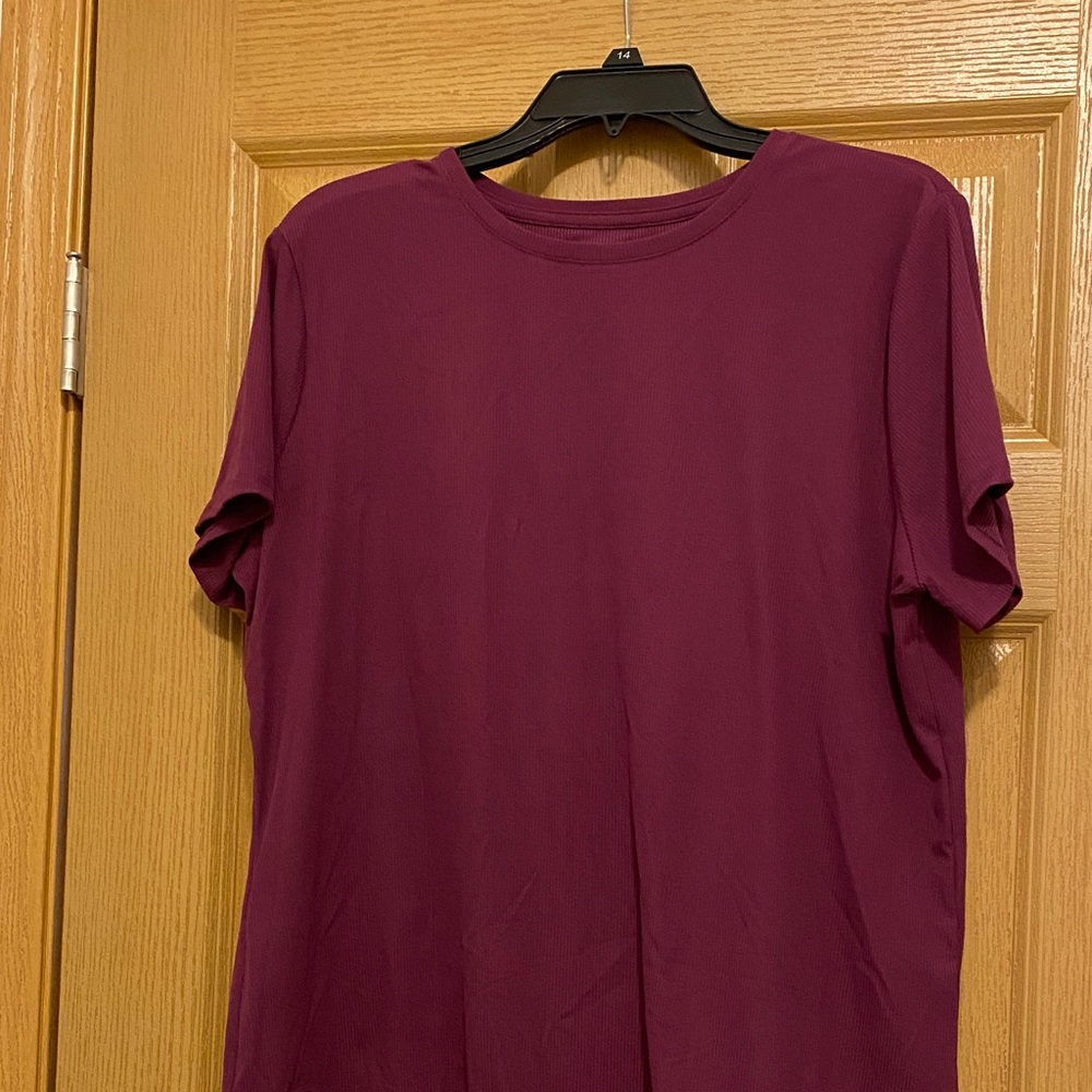 Nine West women’s  Pansy Plum Short Sleeve Tee 88% Polyester 12% Spandex